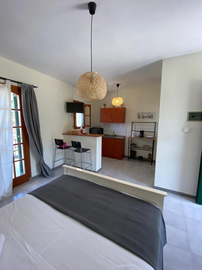 Lemon Tree Apartments B C Argostoli  Exterior photo